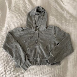 CROPPED BRANDY MELVILLE SWEATER🔆